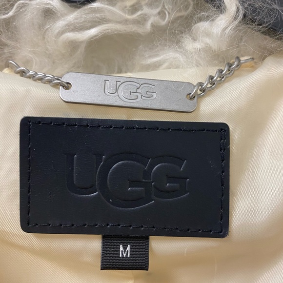 UGG Abbey Mongolian Shearling Vest - Picture 6 of 6